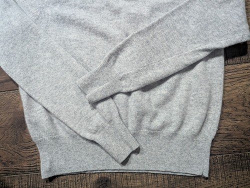 TAHARI Embroidered Shoulders 100% 2-PLY Cashmere Crew Neck Sweater Grey Size XL - Picture 13 of 13