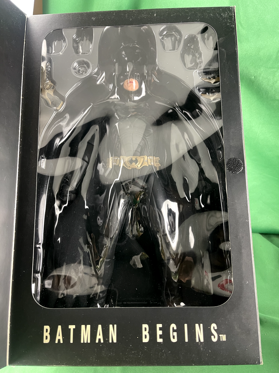 2006.HOTTOYS/MMS13“BATMAN BEGINS” Hot Toys MMS13 Batman - Batman