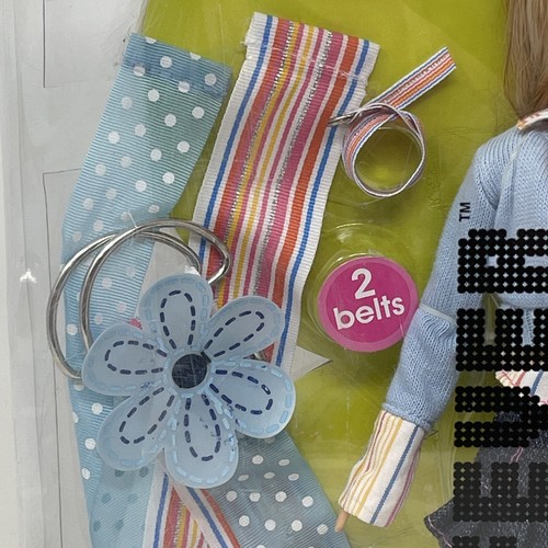 Year 2005 Styles for 2 Fashion Fever 12 Inch Doll - BARBIE H8575 in Blue Tops - Picture 4 of 11