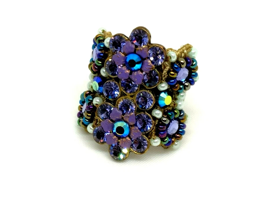 Anillo de cristal ajustable floral grande colorido tonos púrpura de Michal Negrin Foto 2 de 4
