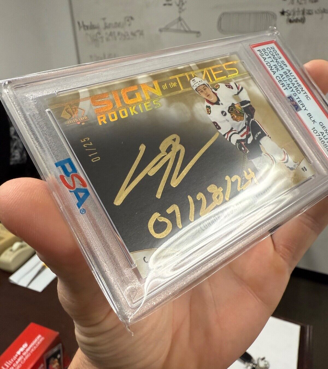 SP Authentic Sign of the Times Mystery Black 1/25 Connor Bedard
