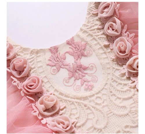 Louburt’s pink ruffle dress - Picture 4 of 4