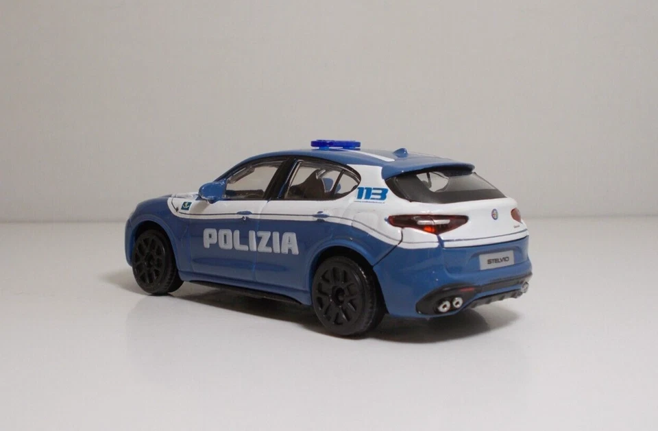 Bburago 01322 Alfa Romeo STELVIO "POLIZIA" - METAL Scala 1:43 - Immagine 2 di 3