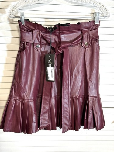 faux LEATHER MINI SKIRT Pleated Burgundy NWT Medium Tugce & Ece Size 38 (Turkey)
