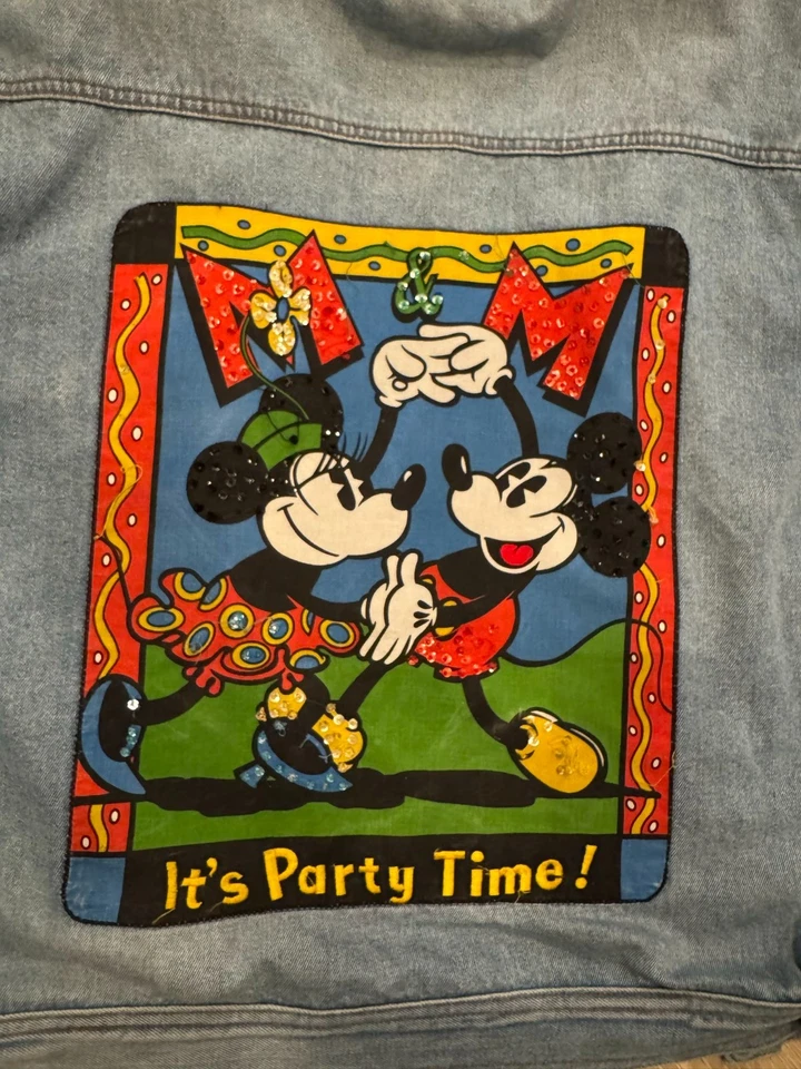 Винтажная джинсовая куртка Mickey & Co Disney It's Party Time нашивка с блестками на спину 90-е - Изображение 2 из 4