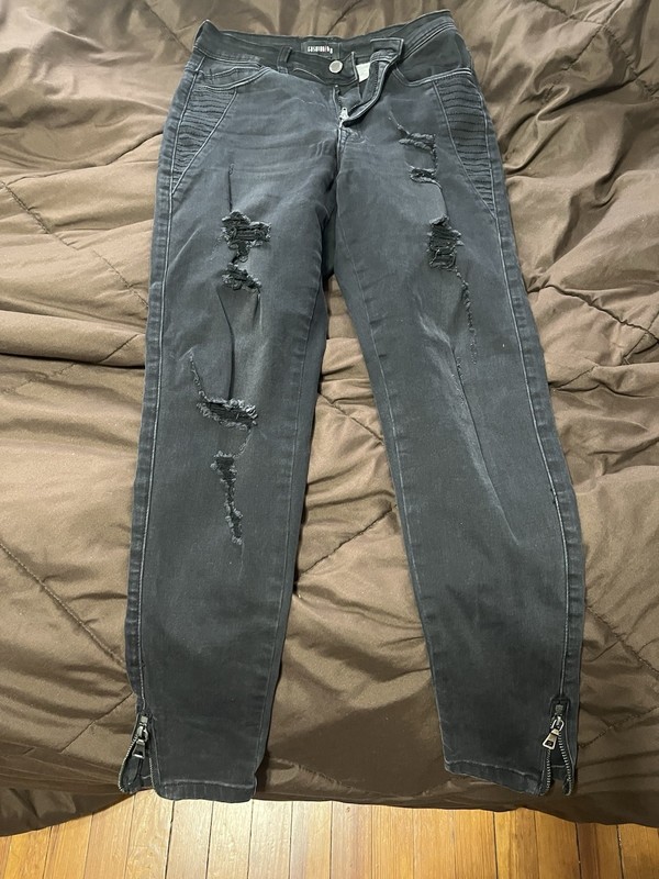 Fashion Nova Black Denin Jeans Women’s Size 5. Excellent Condition