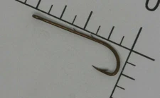 100 MUSTAD #8 BAITHOLDER / WORM BEAK HOOKS LONG SHANK 2 SLICES BRONZED 92646