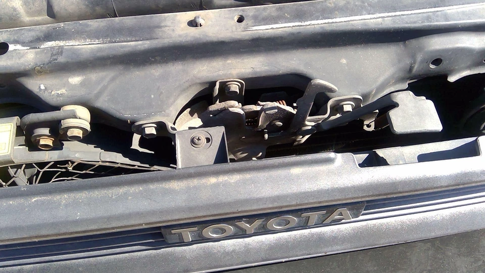 Conjunto de pestillo de capó Corolla Station Wagon 1988-1993 con soporte OEM Foto 3 de 4