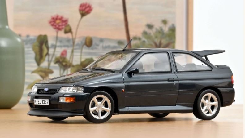 FORD Escort Cosworth 1992 Vertcolvert métallique échelle 1/18 pour vitrine de passionné