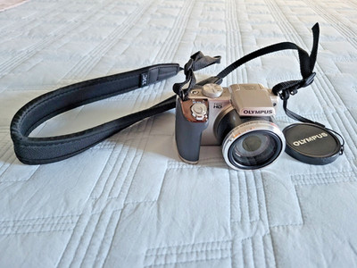 Olympus SP-720UZ 14MP Camera Excellent Condition, Silver