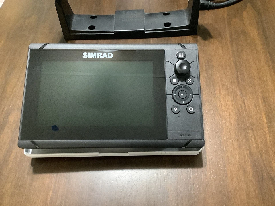 Simrad Cruise 7” Chartplotter/ Fishfinder - Image 4 of 4