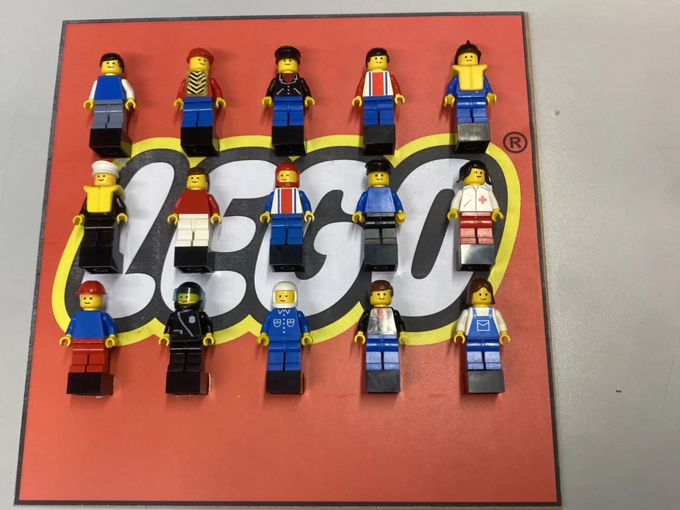 LEGO TECA DISPLAY CASE DIORAMA 15 MINIFIGURE ORIGINALI CITY ANNI '80 E '90 - Immagine 2 di 4