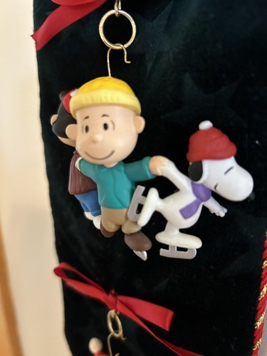 Hallmark 1980’s Set Of 5 Retired Skating PeanutsOrnaments EUC; Hanger Not Includ - Picture 12 of 14