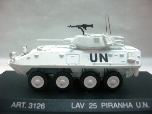 WOW EXTREMELY RARE LAV25 Piranha UN Force Bosnia 1995 BNIB 1:72 CDC Armour Metal - Picture 4 of 8
