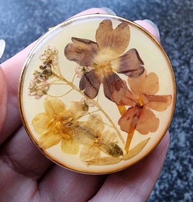 Vintage Pillendose Schmuck gepresste Blumen goldfarben Sammlerstück schöner Zustand