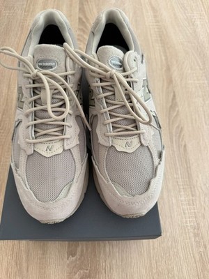 New Balance 2002 R in Beige, Größe 44,5, NEU