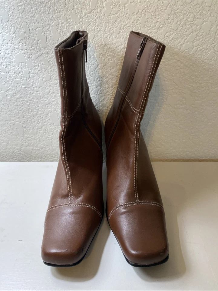 Wanted Size 8 NWOB Brown Short Boot 3 1/2 Inch Heel Zip Closure Boot - Image 3 of 4