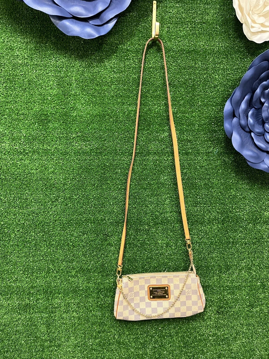 Details more than 136 crossbody bag with chain strap kidsdream.edu.vn