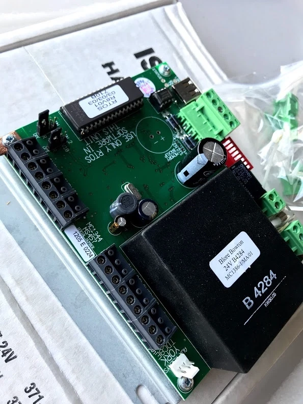 York - 371-04135-001 - Controlador de terminal ISN TDC8-E24 (37104135001) Foto 3 de 4