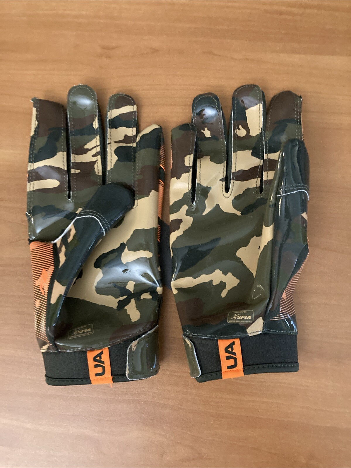 UNDER ARMOUR UA F8 FOOTBALL LIMITED EDITION CAMO GLOVES SIZE M MEN Medium thumbnail 2