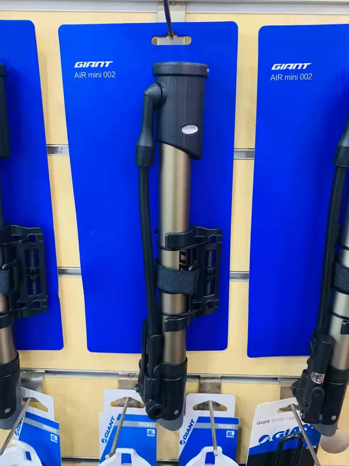 GIANT Air Mini 002 Bike Pump Portable For Bicycle Tire Ball 120PSI With Gauge - Image 2 of 4