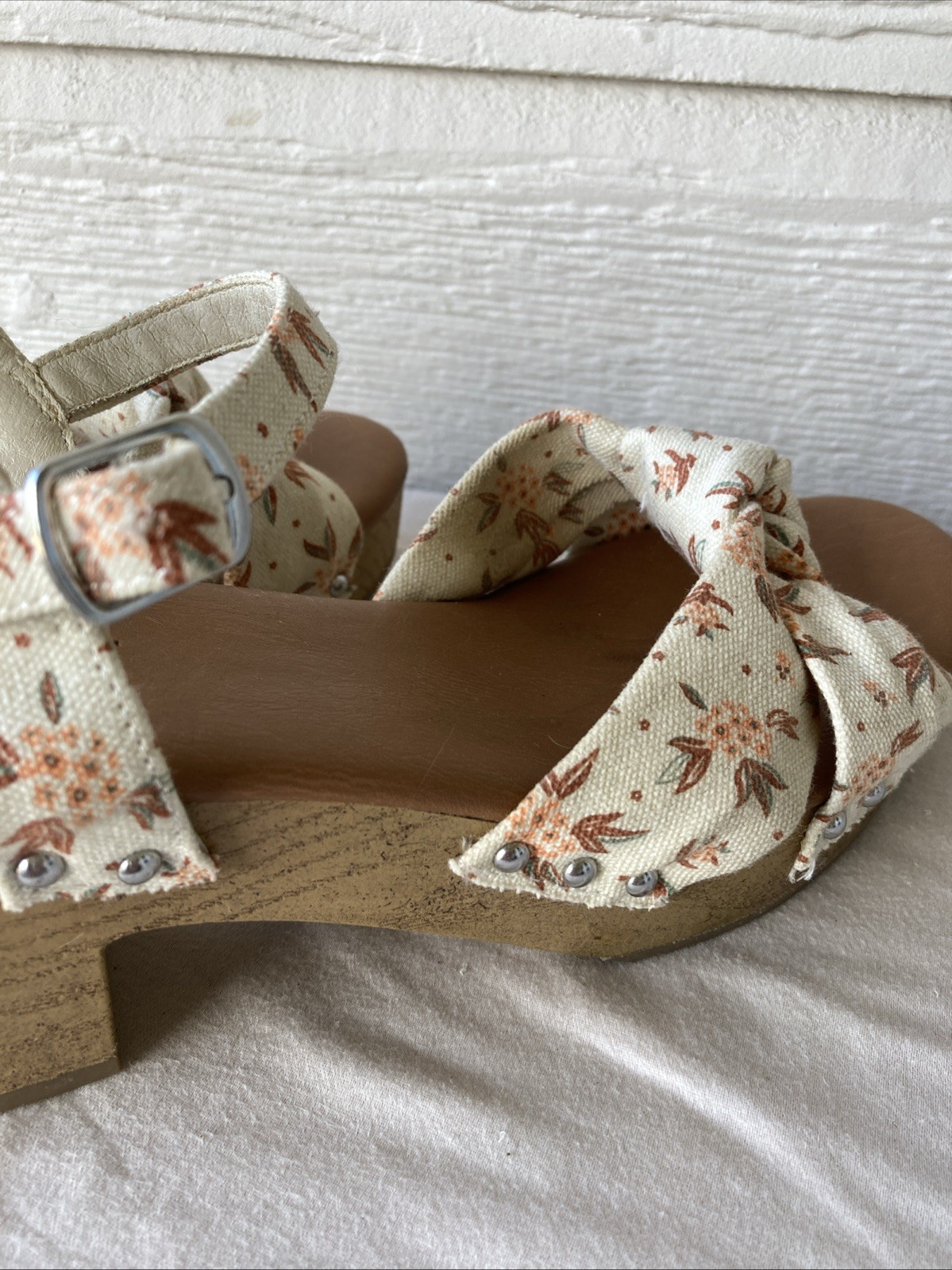 Universal Thread Platform Sandals Cream Floral Ca… - image 13