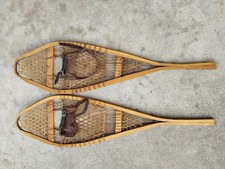 ancienne paire de raquettes à neige canadienne bois