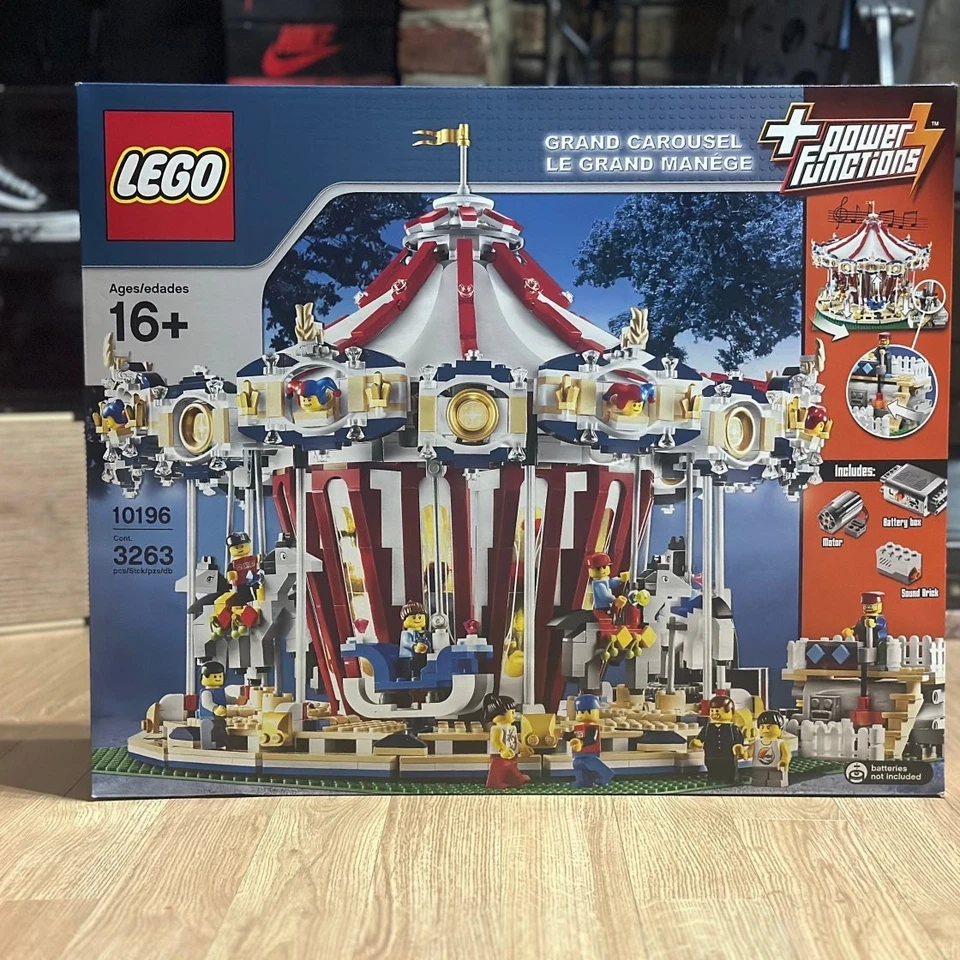 Lego 10196 Grand Carousel Very Rare Item - Image 3 of 4
