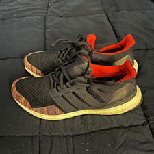 Imagen de adidas UltraBoost Men’s Low Top Lace-Up Cushioned Boost Running Sneakers