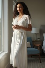 Vtg Cinema Etoile Sz M White Satin And Lace Robe. NS-10