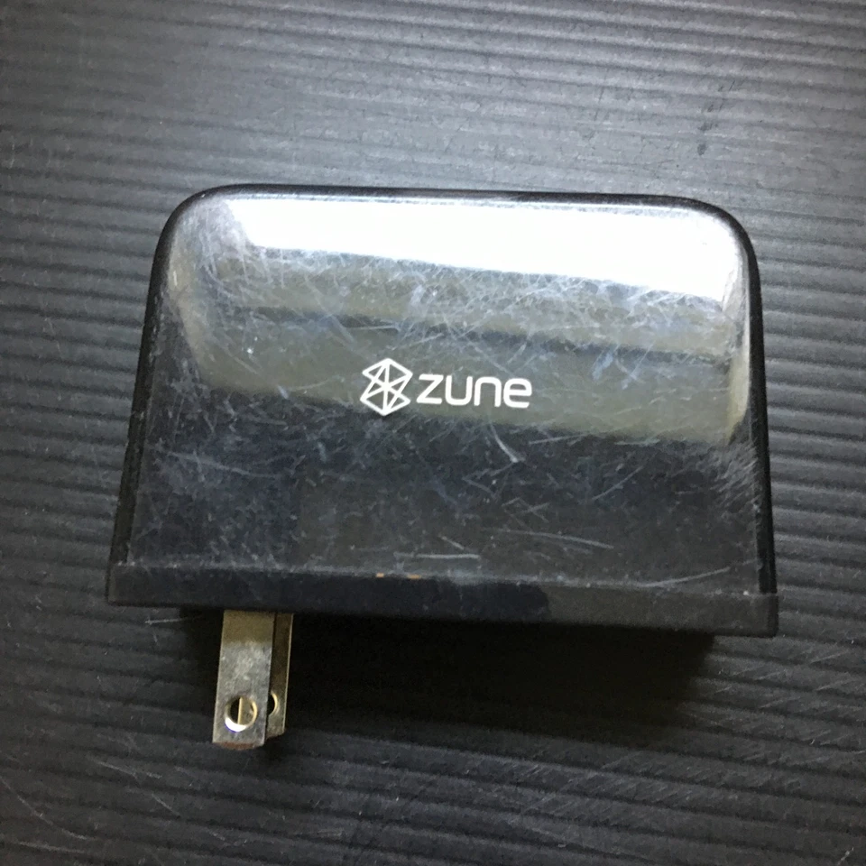Adaptador de alimentação CA carregador Zune 5V 1.5A modelo 1096 P/N: PSCV100101F - Imagem 3 de 4