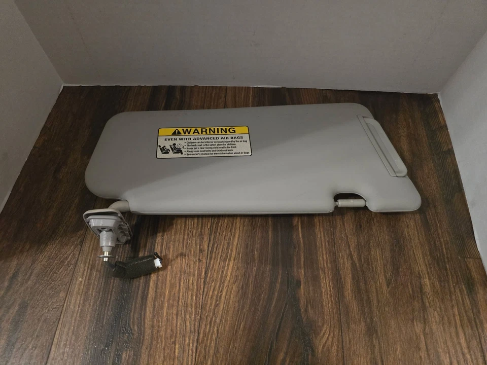 Parasol gris lado izquierdo conductor Kia Sedona 2006-2014 Foto 4 de 4