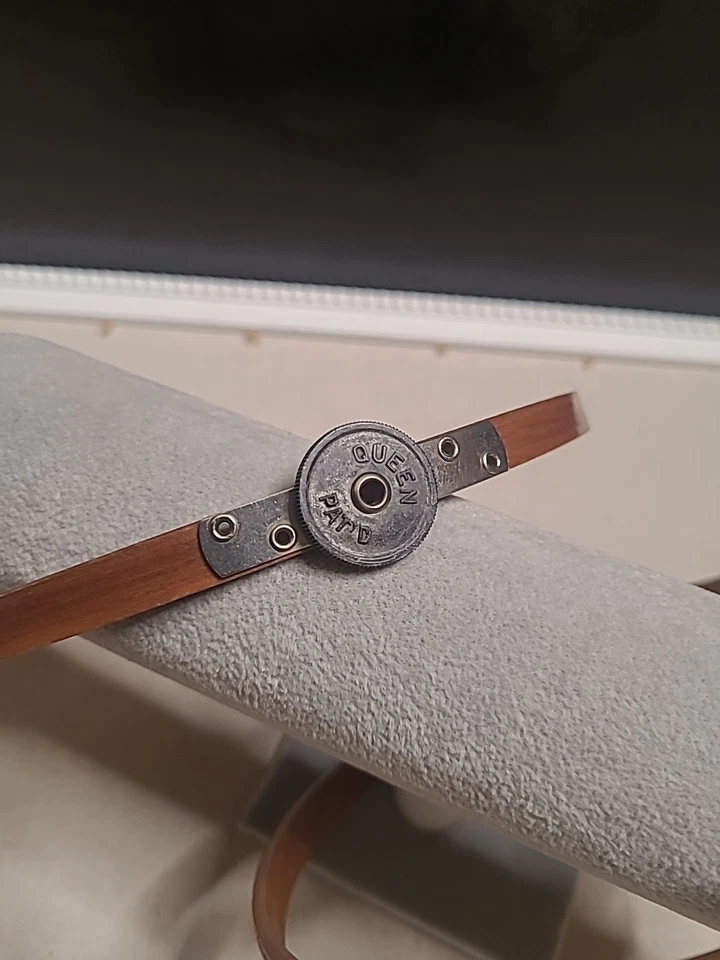 Queen 7" Wood Embroidery Hoop Wooden Craft Ring Felt Lined Tension Wheel Vintage - Image 3 of 4