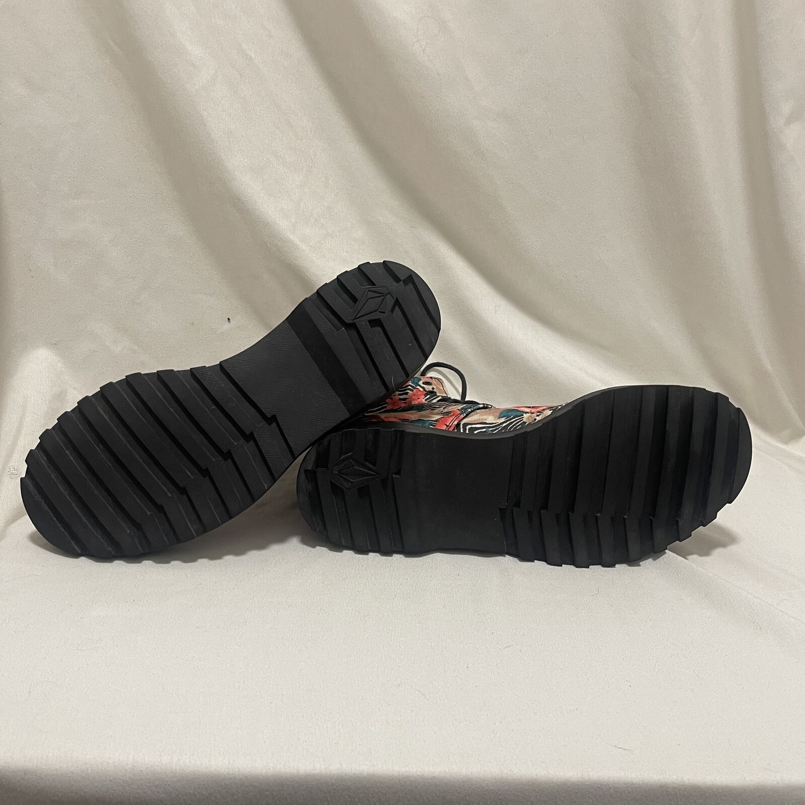 Volcom Go Figure Combat Boots Zebra Hibiscus Flor… - image 10