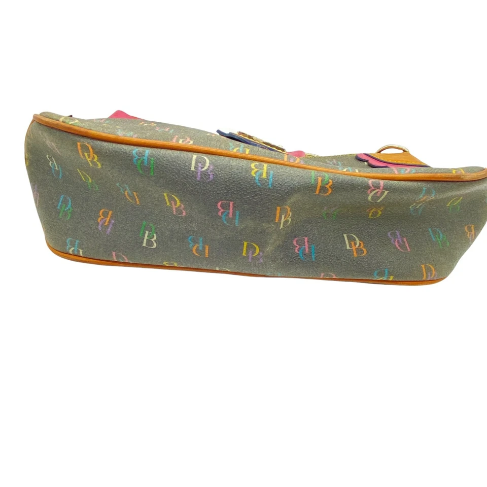 Bolso de mano Dooney & Bourke para mujer gris rosa estampado de firma vintage Foto 2 de 4