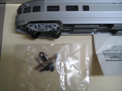 Marklin HO 43604 Streamliner Observation Car w/accessories in original box - NIB - Picture 2 of 3