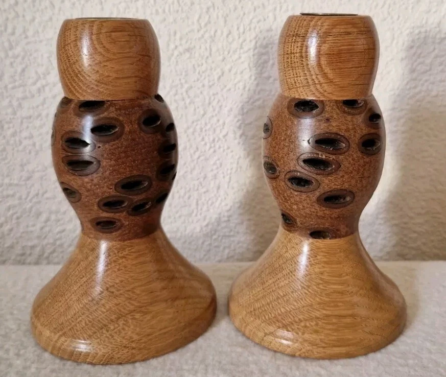 SIGNED PAIR OF OAK & BANKSIA NUT WOODEN CANDLESTICKS 14.5cm - Image 4 of 4