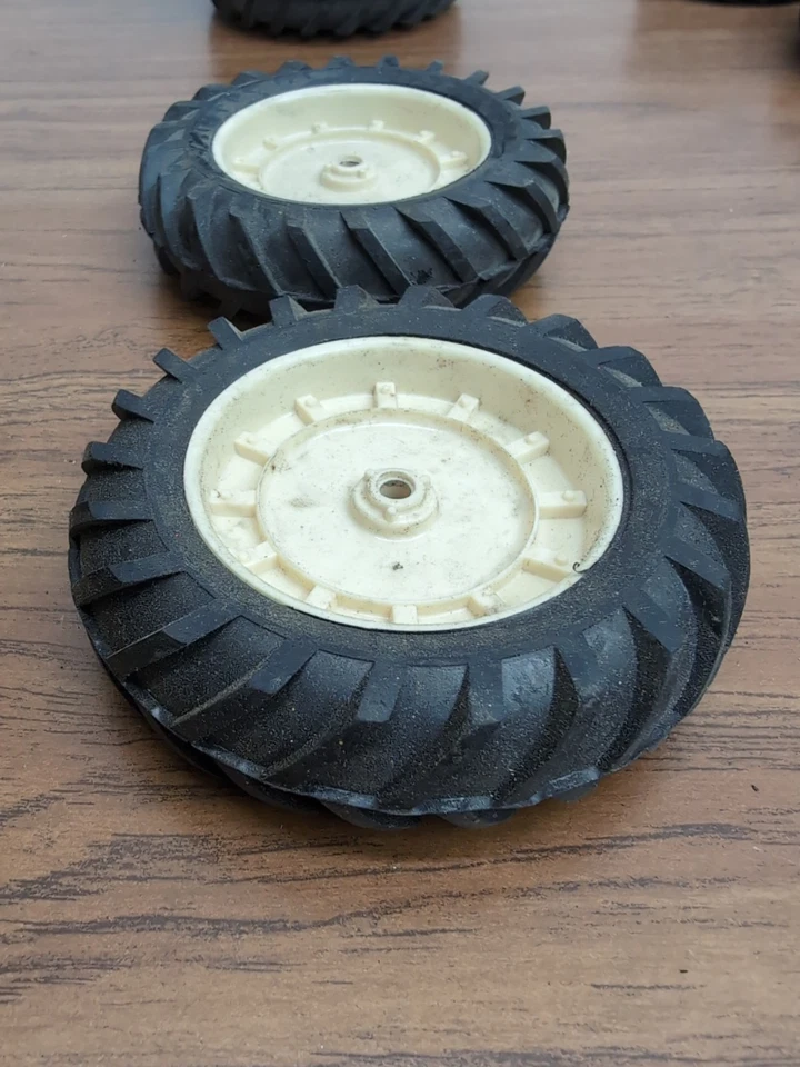 1/16 Ertl Toy Parts Rear Wheels Allis Chalmers Tractor Used - Image 2 of 3