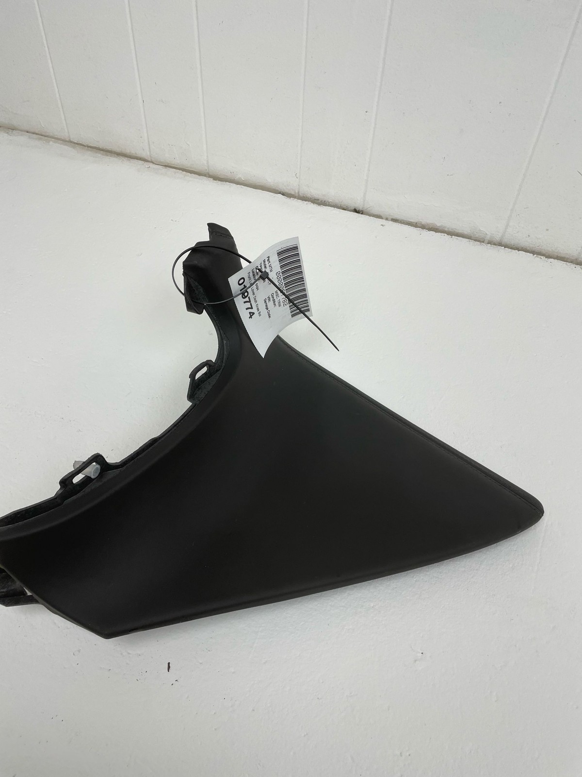 2015-2020 BENTLEY BENTAYGA Front Left Lower Dash Knee Bolster Trim Corner Panel