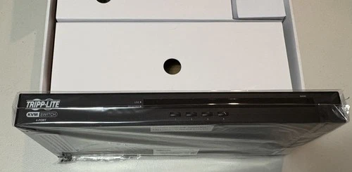 New Tripp Lite  NetController B042-004 4-Port Rack-Mountable KVM switch PS/2