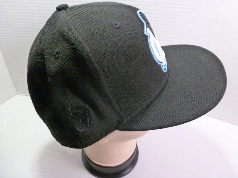 Sombrero New Era NORTH CAROLINA 59FIFTY 100 % Lana Ajustado 7 5/8 "PF" INICIALES EN LA PARTE POSTERIOR* Foto 3 de 4