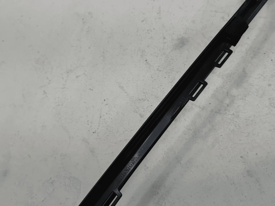 OEM ACURA MDX 2017-2020 ADORNO MOLDEADO PARABRISAS LADO PASAJERO DELANTERO DERECHO Foto 3 de 4