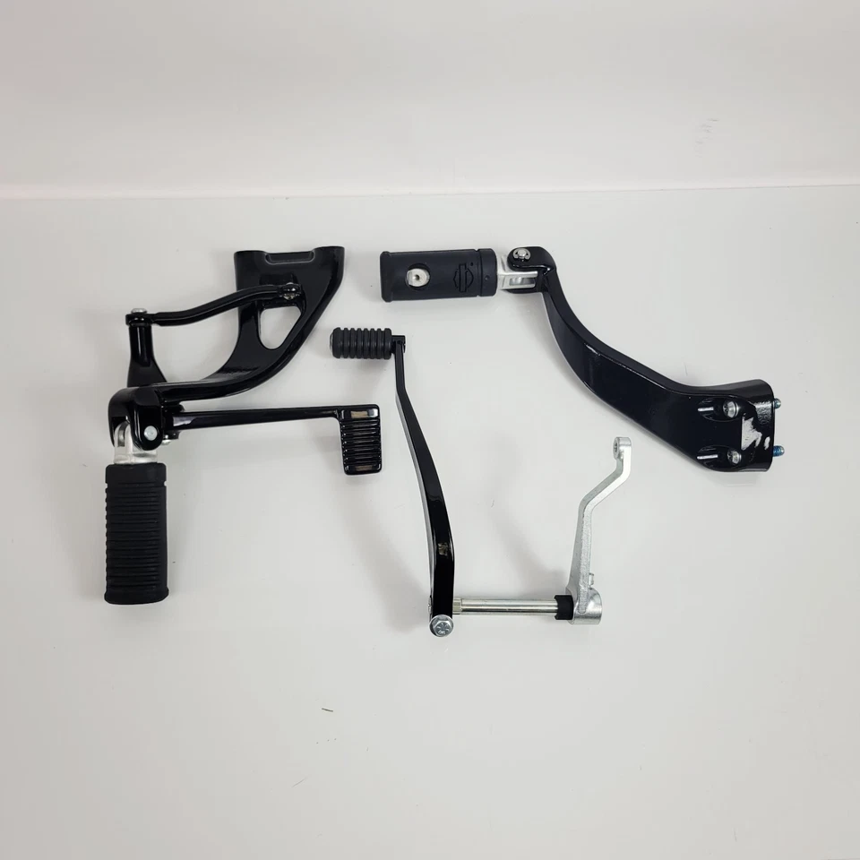 Harley-Davidson Black Mid Controls de fabricante de equipos originales - se adapta a Street Bob & Low Rider 2018-2025 Foto 2 de 4