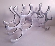 Porta vino da banco moderno in fusione di alluminio free standing contiene 9 bottiglie