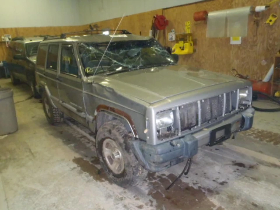 Used Front Right Door Glass Front fits: 2000 Jeep Cherokee 4 Dr Front Right Grad Foto 2 de 4