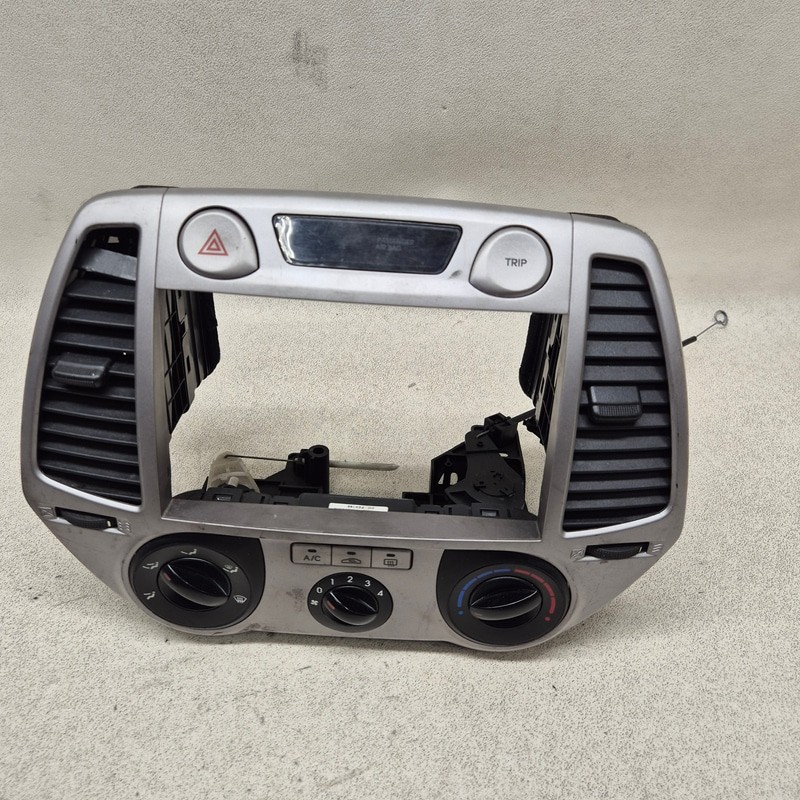 93770-1J100 Rivestimento centr. cruscotto HYUNDAI i20 1.2 Ber. 3p/b/1248cc