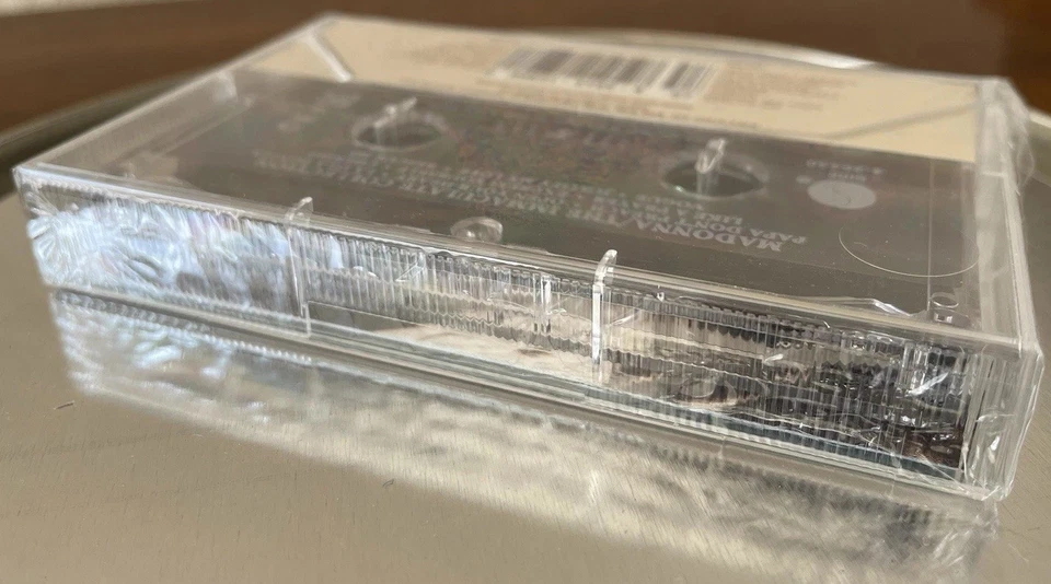 Madonna - Immaculate Collection - Cassette Compilation 1990 Sire Records SEALED - Image 3 of 4