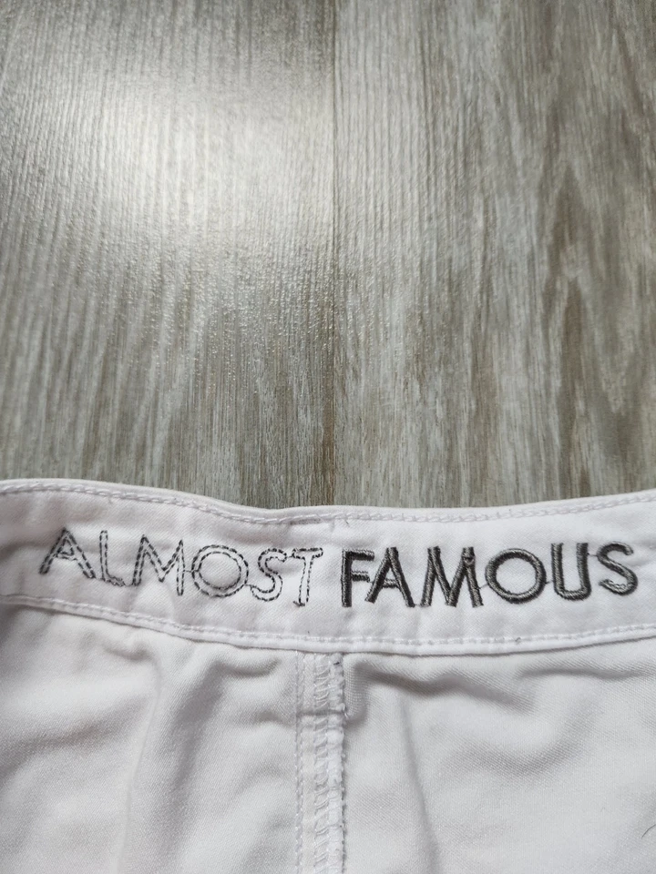 Mini Pantalones Cortos Marineros Almost Famous Alto Tiro Doble Botón Mosca Blanco Juniors Talla 9 Foto 3 de 4