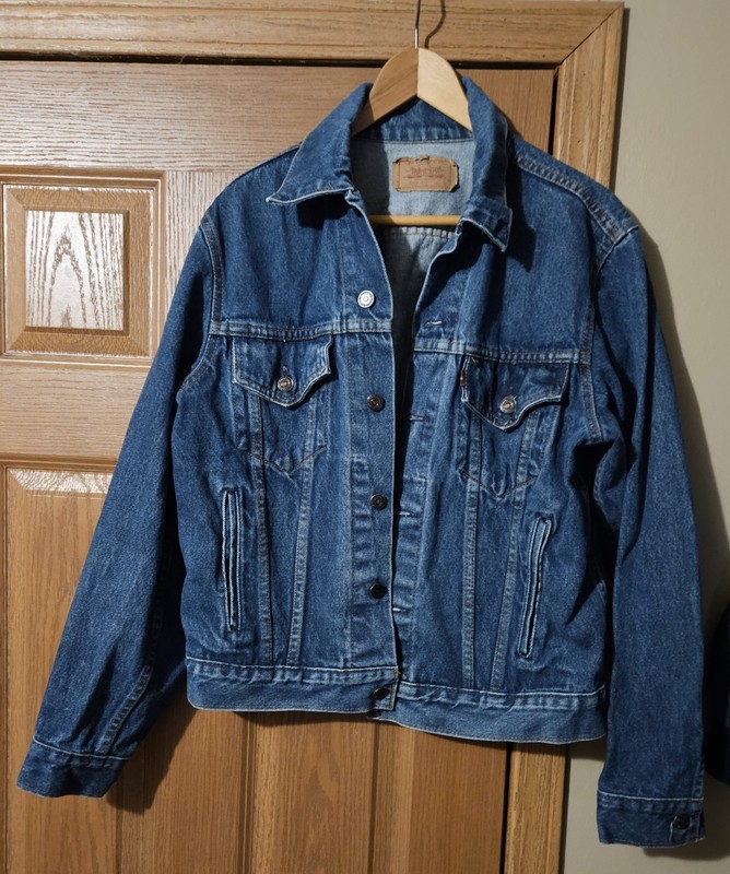 Vintage Authentic Levi's BlueJean Jacket 70506-0216 Size 42 White (Red Letter)