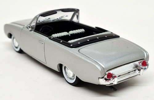 Solido 1/43 - Ford Taunus 17M Convertible 1960 Silver diecast model car - Picture 4 of 4